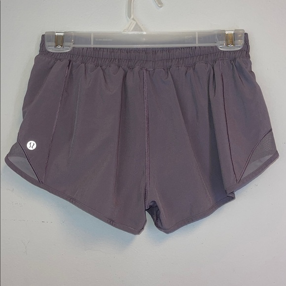 Lululemon Hotty Hot Short II *2.5" - Picture 2 of 5